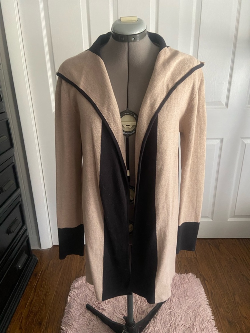 Dana Buchman Black Knit Top with Beige Trim
